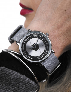 The Photographer Model 1 2